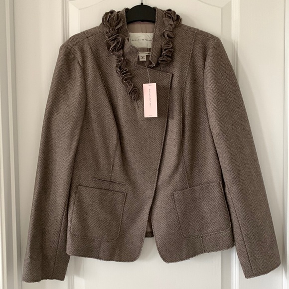 NWT BANANA REPUBLIC Wool Blend Herringbone Ruffles Asymmetrical Jacket Size 8P